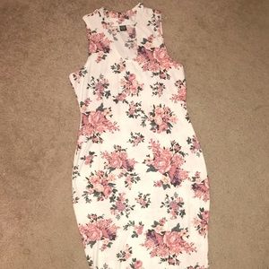 NWOT White floral soft bodycon dress